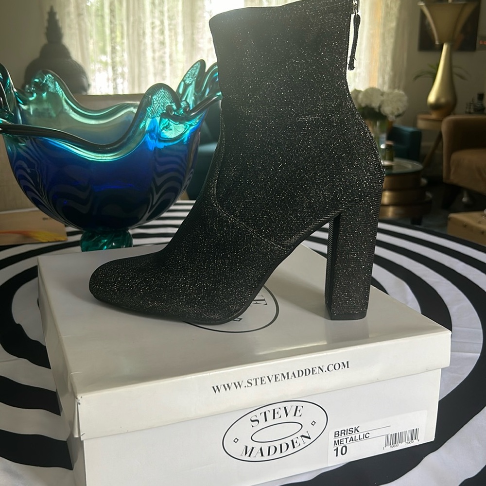Steve Madden black shimmering boots! Brand new never worn!